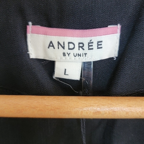 NWT Andree by Unit | Black Crossover Surplice Top with Peplum Hem Size Large - Picture 3 of 5